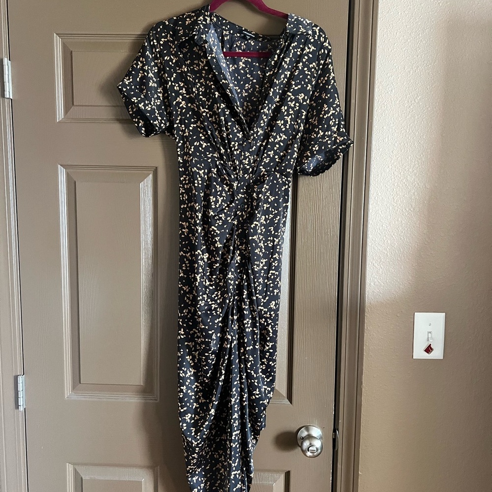 Mittoshop Black and Gold Patterned Midi Dress